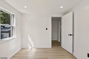 107 Oak Grove Rd, Raritan Township, NJ 08822 - Photo 9