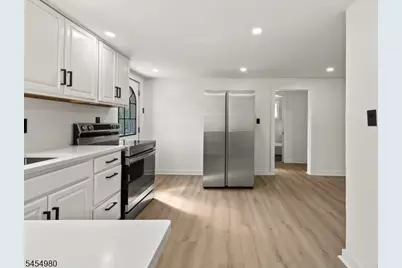 107 Oak Grove Rd, Raritan Township, NJ 08822 - Photo 5