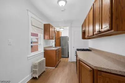7 Laurel Pl, East Rutherford, NJ 07073 - Photo 3