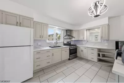 136 Glendale Dr, Ewing Township, NJ 08618 - Photo 9