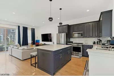 62 Parkside Ln, Teaneck Township, NJ 07666 - Photo 7