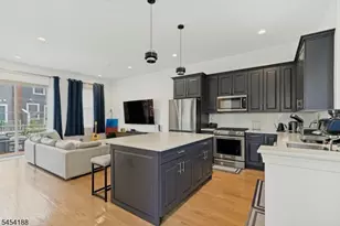 62 Parkside Ln, Teaneck Township, NJ 07666 - Photo 7