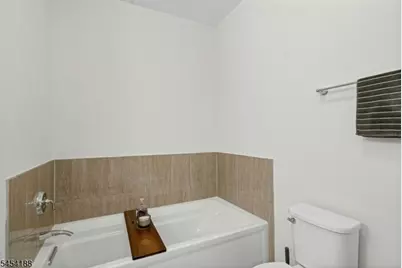 62 Parkside Ln, Teaneck Township, NJ 07666 - Photo 21