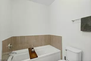 62 Parkside Ln, Teaneck Township, NJ 07666 - Photo 21