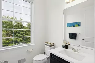 62 Parkside Ln, Teaneck Township, NJ 07666 - Photo 31