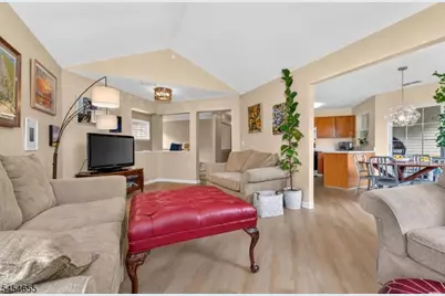 416 Homestead Ct, Lopatcong Township, NJ 08886 - Photo 5