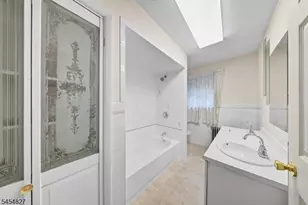 1871 W 4th St, Piscataway Township, NJ 08854 - Photo 15