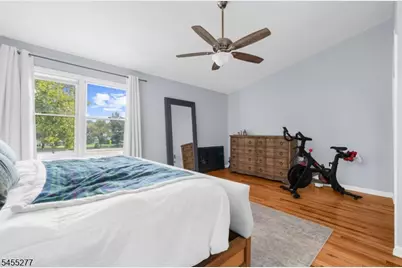 35 Chelsea Cir, Raritan Township, NJ 08822 - Photo 15