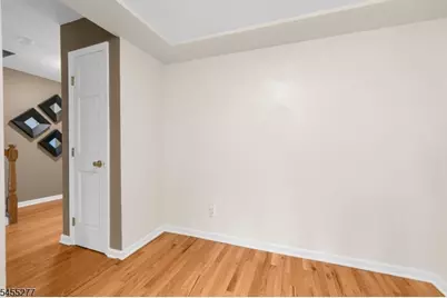 35 Chelsea Cir, Raritan Township, NJ 08822 - Photo 11