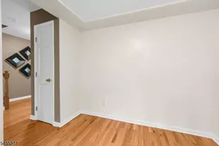 35 Chelsea Cir, Raritan Township, NJ 08822 - Photo 11