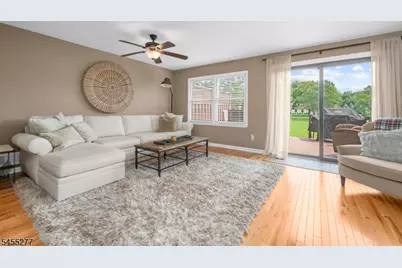 35 Chelsea Cir, Raritan Township, NJ 08822 - Photo 5