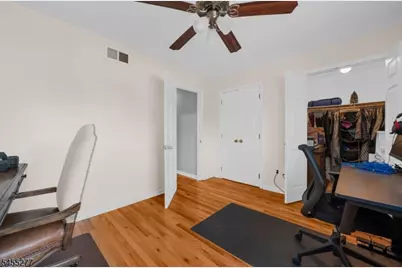 35 Chelsea Cir, Raritan Township, NJ 08822 - Photo 17