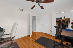 35 Chelsea Cir, Raritan Township, NJ 08822 - Photo 17