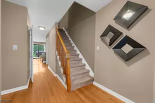35 Chelsea Cir, Raritan Township, NJ 08822 - Photo 3