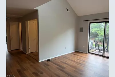 806 Yorkshire Dr, Raritan Township, NJ 08822 - Photo 1