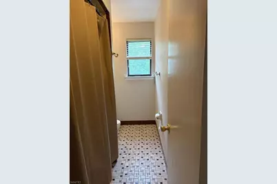 806 Yorkshire Dr, Raritan Township, NJ 08822 - Photo 3