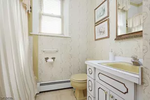 911 W Henry St, Linden, NJ 07036 - Photo 19