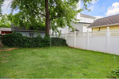 911 W Henry St, Linden, NJ 07036 - Photo 25