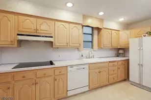 911 W Henry St, Linden, NJ 07036 - Photo 13