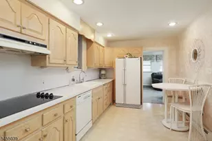 911 W Henry St, Linden, NJ 07036 - Photo 11