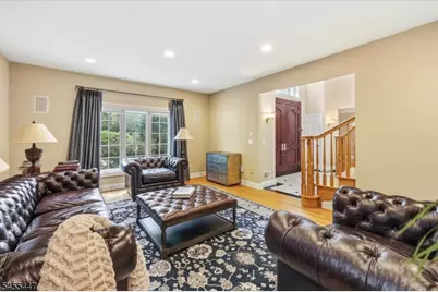 4 Centennial Ct, Totowa, NJ 07512 - Photo 5