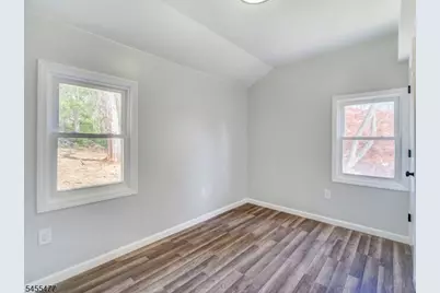4 Emmans Rd, Roxbury Township, NJ 07852 - Photo 9