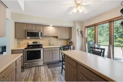 235 Cherokee Rd, Andover Township, NJ 07848 - Photo 9
