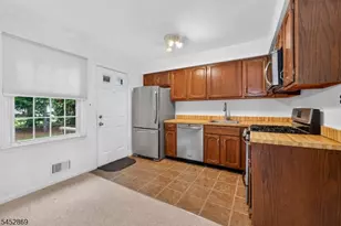 52 Adams Ct, Raritan Township, NJ 08822 - Photo 5
