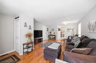 15 Orchard St, Bloomingdale, NJ 07403 - Photo 9