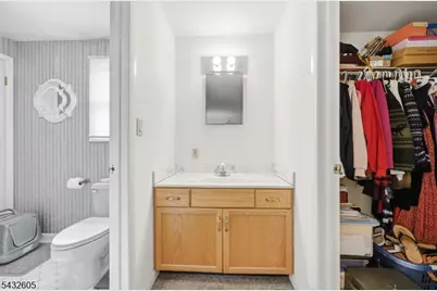 15 Orchard St, Bloomingdale, NJ 07403 - Photo 31