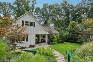 34 Forest Dr, Watchung, NJ 07069 - Photo 1