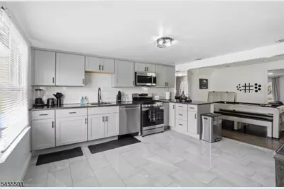 198 William St, Belleville, NJ 07109 - Photo 17
