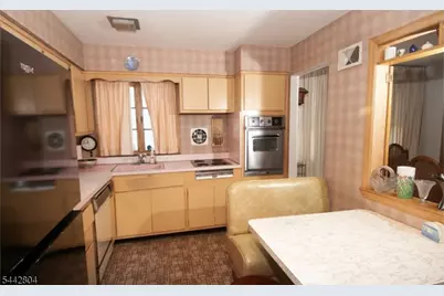 1 Country Club Ln, Elizabeth, NJ 07208 - Photo 15