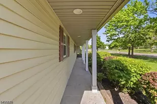 61 Queen Anne Dr, Bernards Township, NJ 07920 - Photo 7