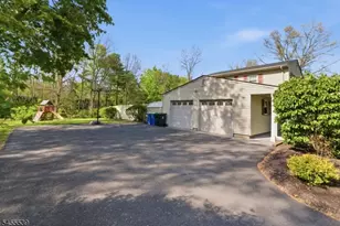 61 Queen Anne Dr, Bernards Township, NJ 07920 - Photo 5