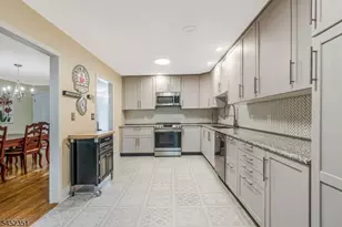 26 Maple Ct, Raritan Township, NJ 08822 - Photo 7