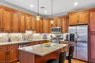 35 Red Oak Ct, Wanaque, NJ 07420 - Photo 5