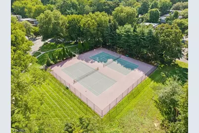 300 Pond Ct, Washington Township, NJ 07676 - Photo 37