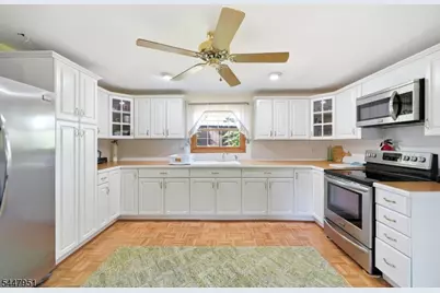133 Sandra Dr, Parsippany, NJ 07054 - Photo 29
