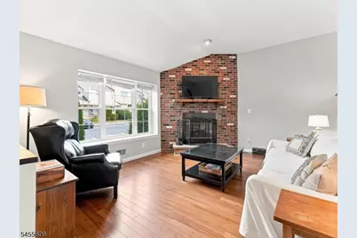 74 Freemont Ct, Franklin Township, NJ 08873 - Photo 9