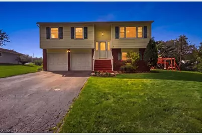 14 Harwich Rd, Lopatcong Township, NJ 08865 - Photo 1