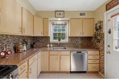 81 Hudson Ave, Ridgefield, NJ 07660 - Photo 5
