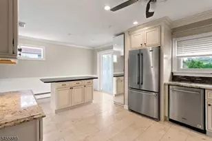 112 Sand Rd, Fairfield, NJ 07004 - Photo 9