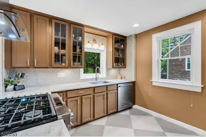 10 Passaic Ave, Roseland, NJ 07068 - Photo 17