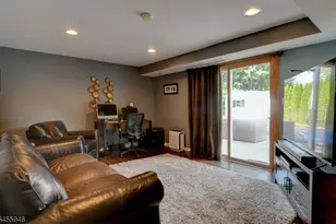 1 Evelyn Pl, Pequannock Township, NJ 07444 - Photo 17