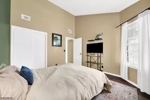 70 Sage Ct, Bedminster Township, NJ 07921 - Photo 9