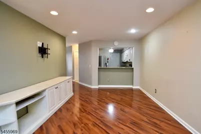7 Pine Hollow Ct, Jefferson Township, NJ 07438 - Photo 5