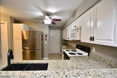 7 Pine Hollow Ct, Jefferson Township, NJ 07438 - Photo 7