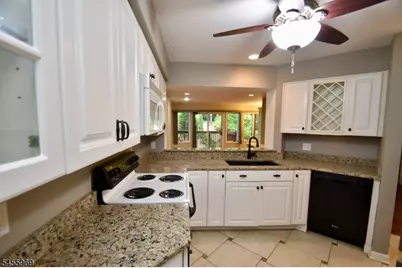 7 Pine Hollow Ct, Jefferson Township, NJ 07438 - Photo 9