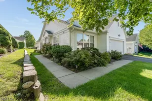 99 Kensington Cir, White Township, NJ 07823 - Photo 3